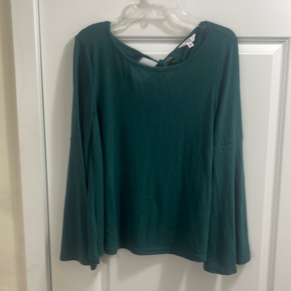 NWOT- green long sleeve top sz medium